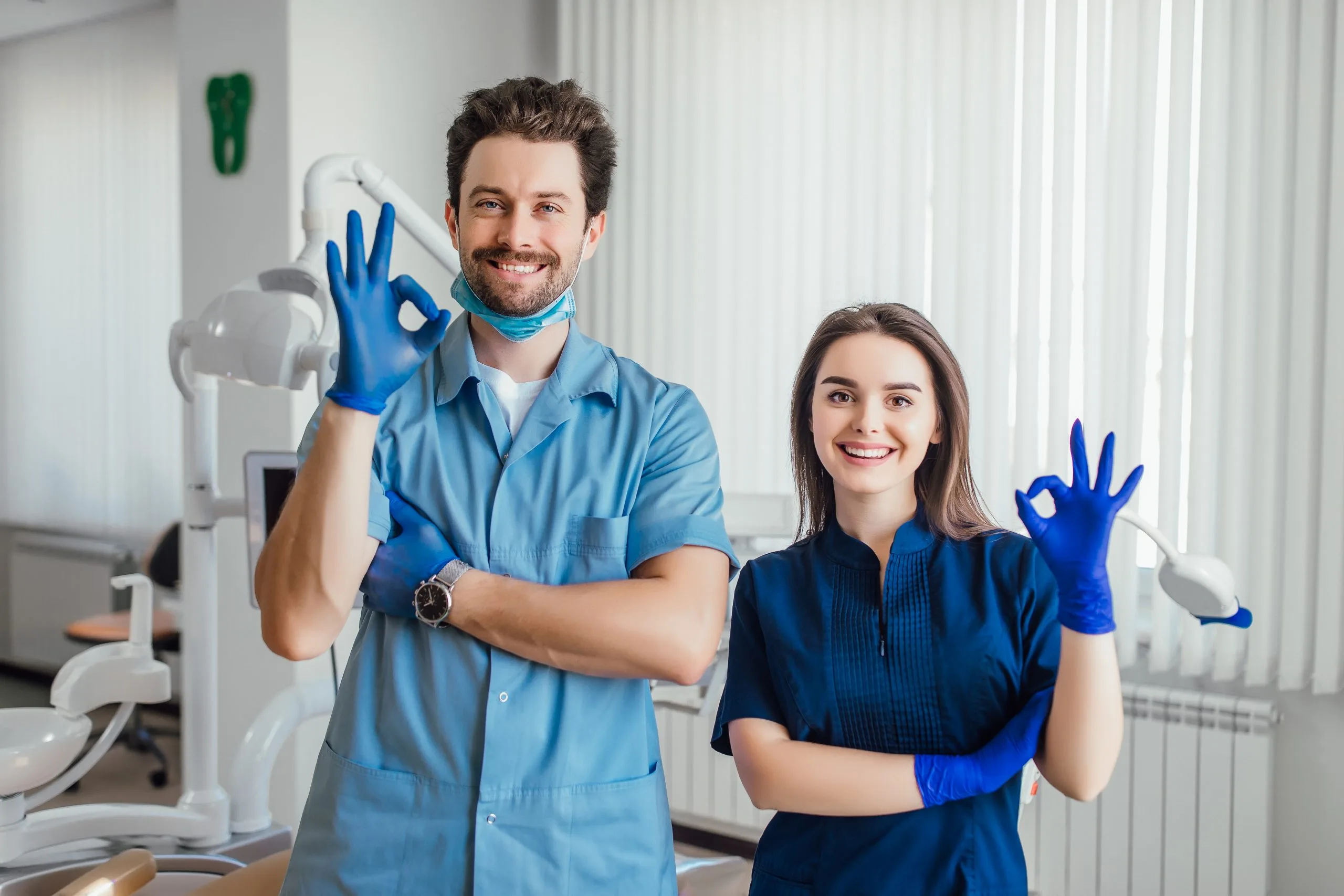 dentista donna e uomo