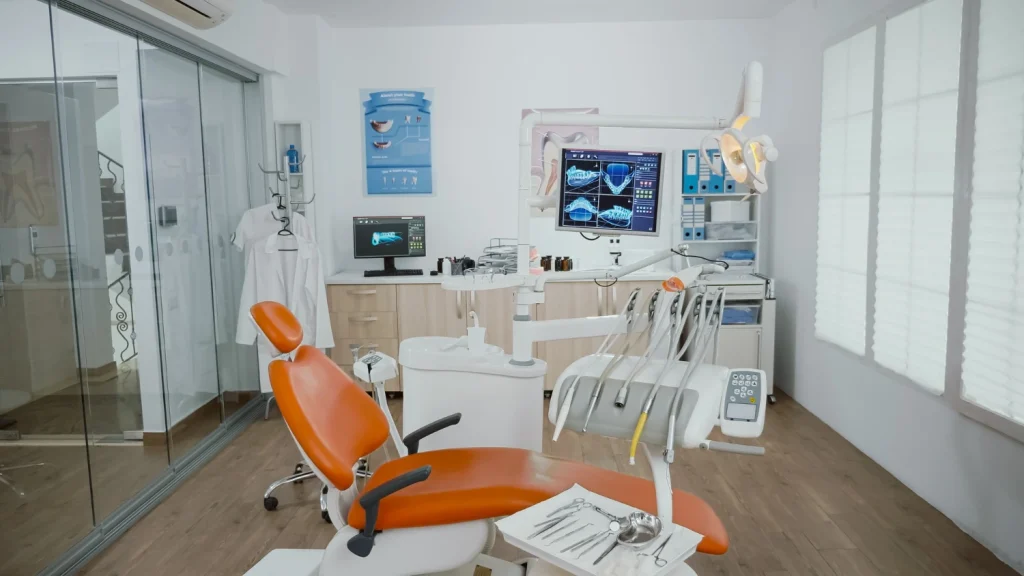 la poltrona di uno studio odontoatrico